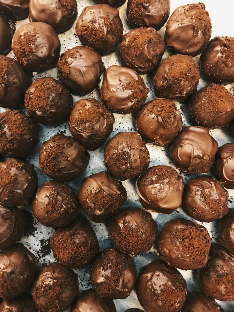 Chocolade truffels maken met romige chocoladetruffels